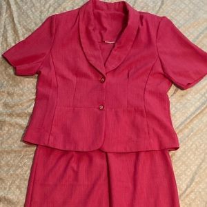Cute and functional Women’s suit Size 14